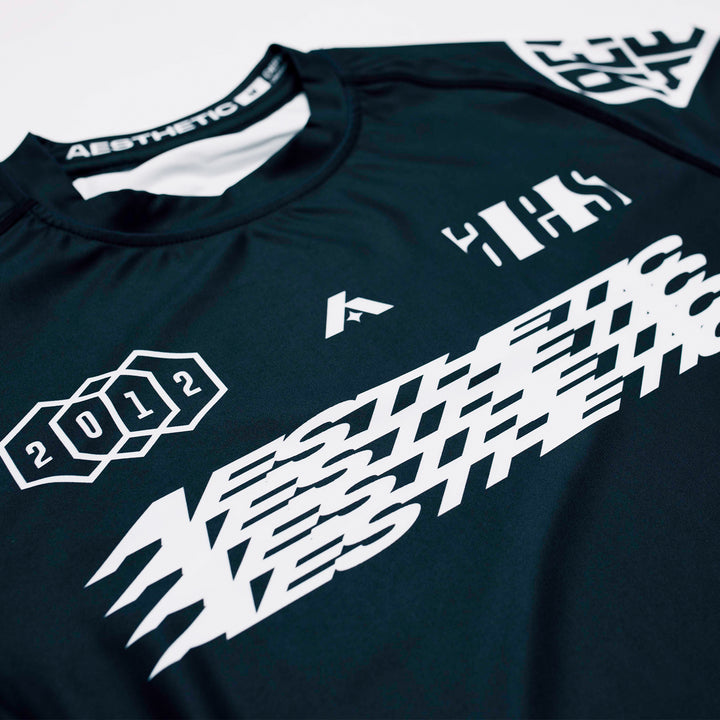 AESTHETIC Axis Short Sleeve Rashguard - Black front close up - Aesthetic Australia