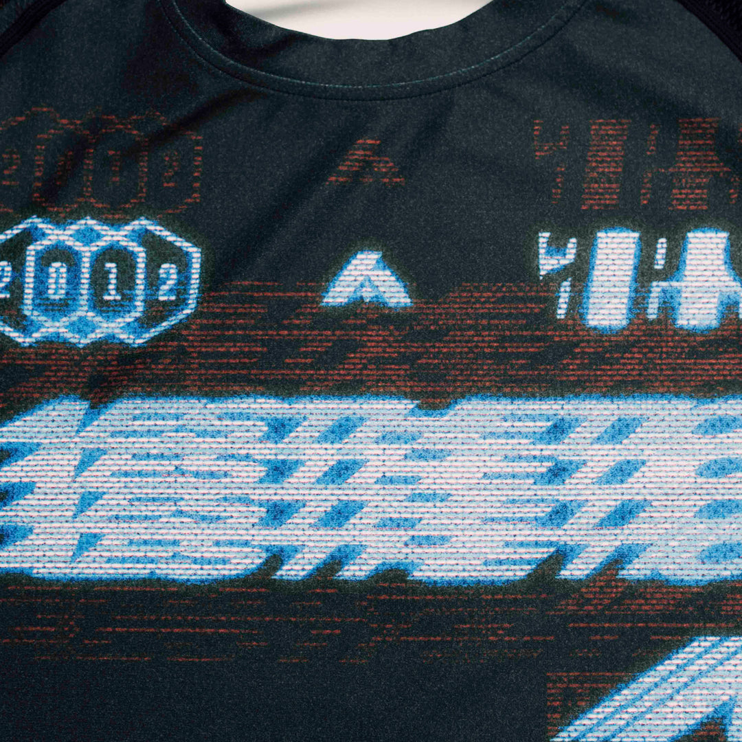 AESTHETIC Axis XPLR Short Sleeve Rashguard - Synth close up front view - Aesthetic Australia