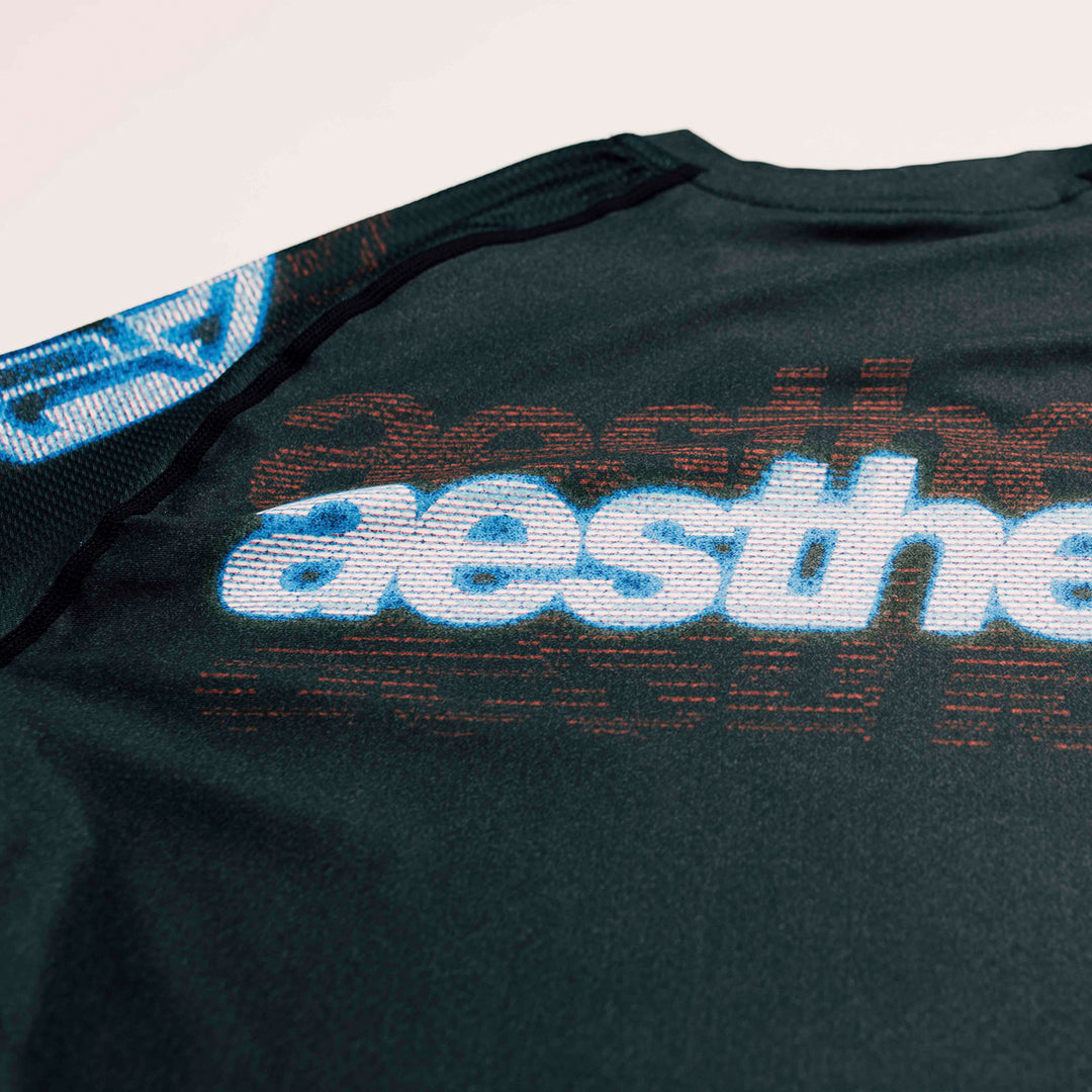 AESTHETIC Axis XPLR Short Sleeve Rashguard - Synth back close up view - Aesthetic Australia