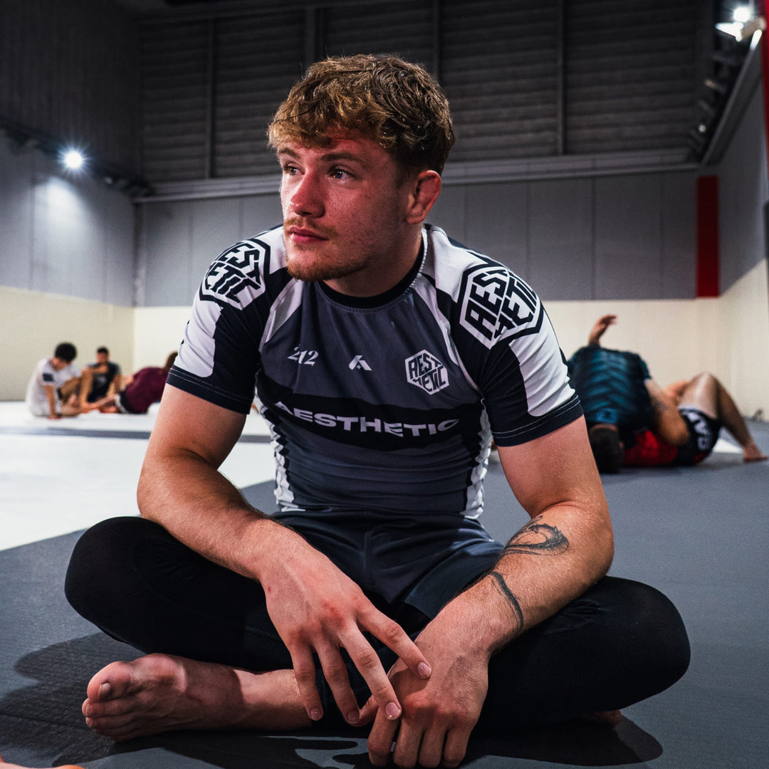 Youth Cross Short Sleeve Rashguard (Black)