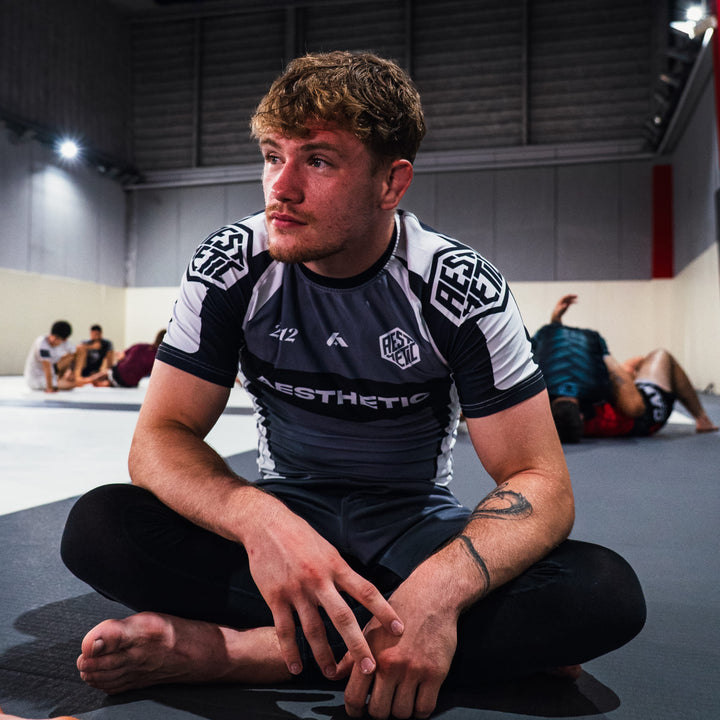 Youth Cross Short Sleeve Rashguard (Black)